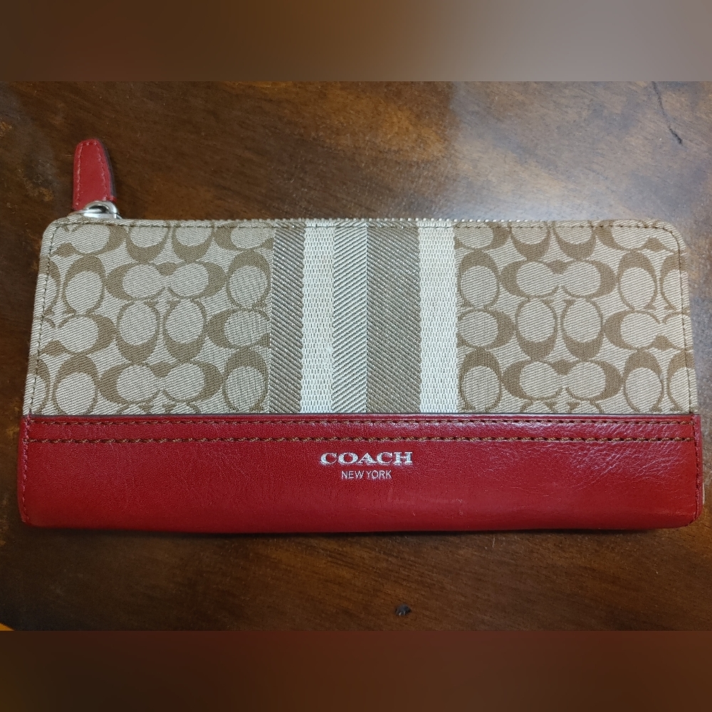 Coach Wallet - Picture 4 of 4
